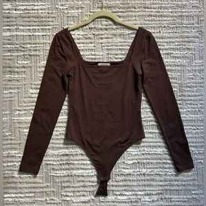 Aritzia Babaton brown bodysuit top